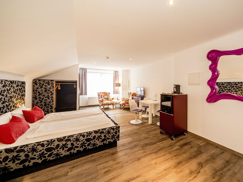 Impression aus der Bar und Lounge des artHOTEL Magdeburg