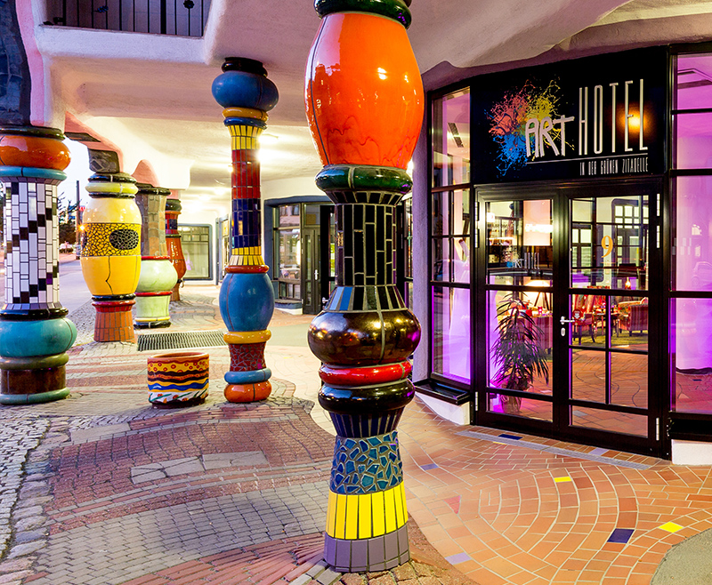 Außenansicht des artHOTEL in der Grünen Zitadelle Magdeburg